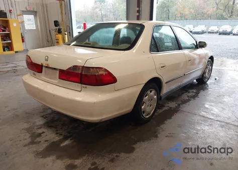 1998 Honda Accord Lx из США, поврежденный, VIN 1HGCG5644WA251849